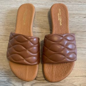 Andre Assous Size 9 Tan Sandals
